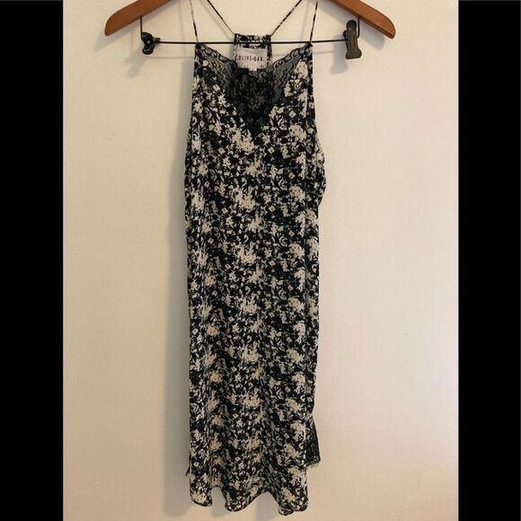 Olive‎ & oak black and white slip dress - Picture 1 of 6